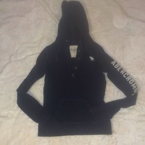 Long sleeve hooded half button T